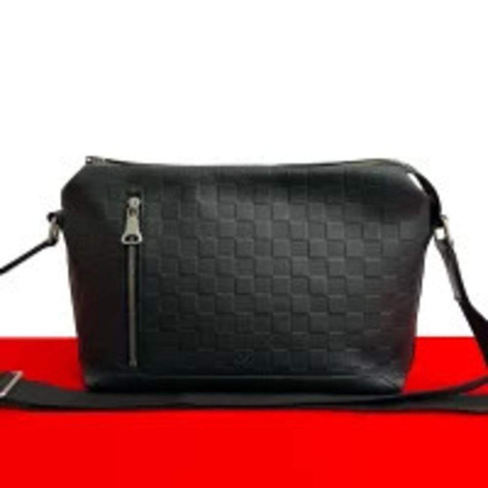 LOUIS VUITTON Discovery Messenger Damier Infini Black Leather Shoulder Bag